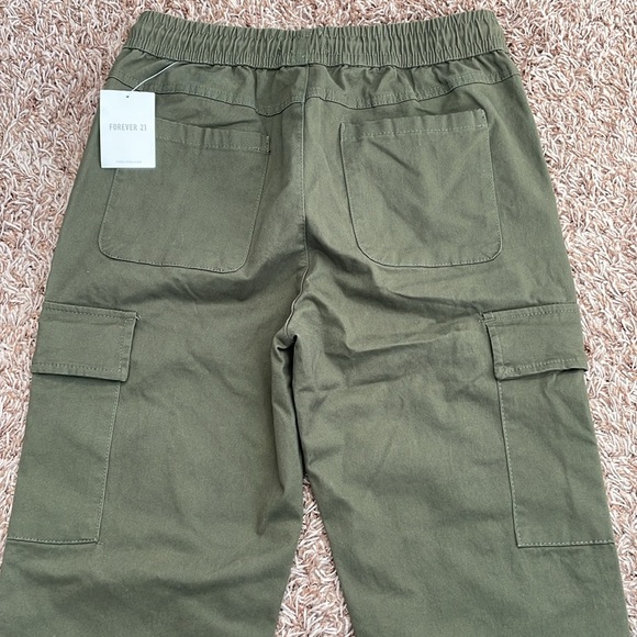 SOLD Off-site | Forever 21 Men’s Olive Joggers Size Small - Picture 5 of 13
